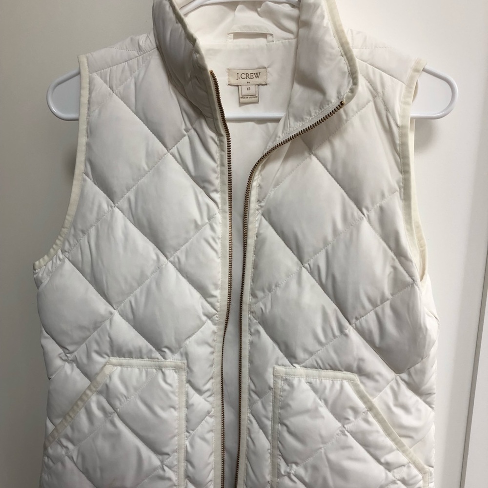 J Crew white puffer vest, xs